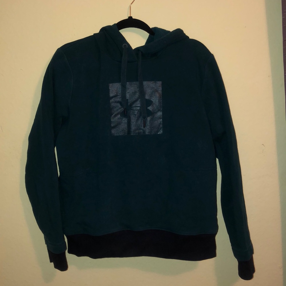 Women’s Blue UnderArmor Sweatshirt Size: L